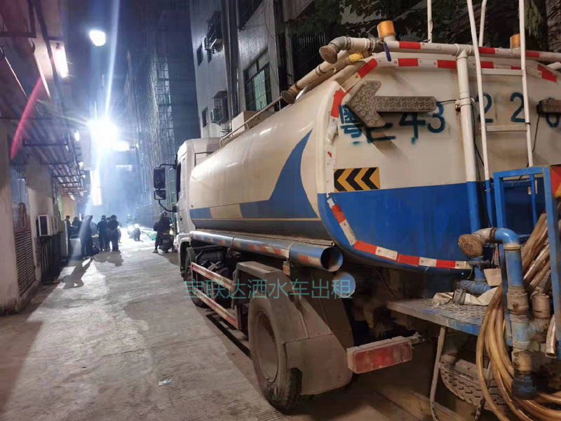 灑水車夜間施工